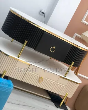 ማራኪ ሴንተር ጠረጴዛዎች | Epoxy-Made Center Tables