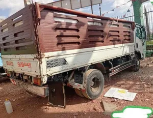 Isuzu Elf Truck 2015 Brown