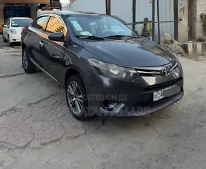 Toyota Yaris 2015 Gray