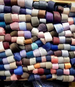 በብዙ Color ከረቫት Tie