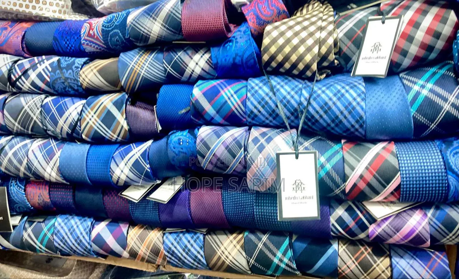 በብዙ Color ከረቫት Tie