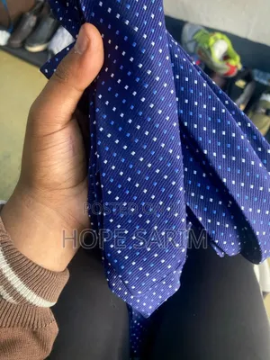 በብዙ Color ከረቫት Tie