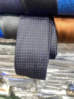 በብዙ Color ከረቫት Tie