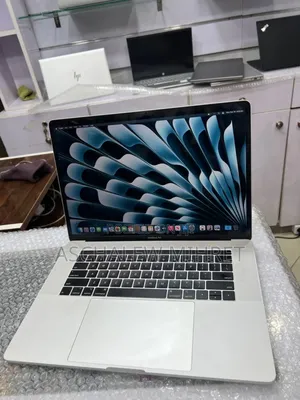 New Laptop Apple MacBook Pro 2017 16GB Intel Core I7 SSD 256GB