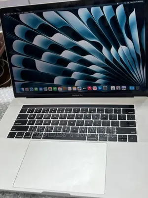 New Laptop Apple MacBook Pro 2018 16GB Intel Core I7 SSD 256GB