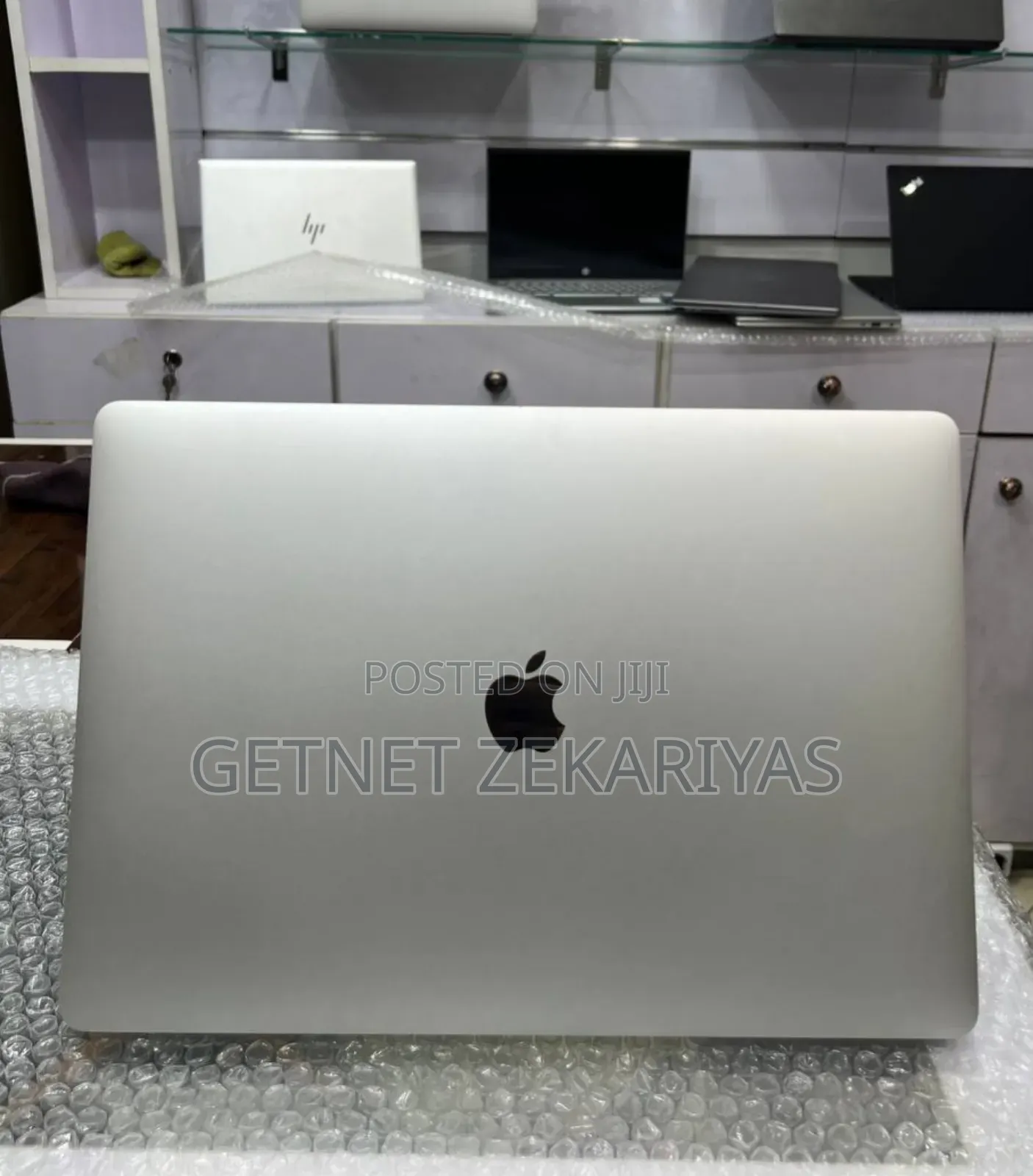 New Laptop Apple MacBook Pro 2018 16GB Intel Core I7 SSD 256GB