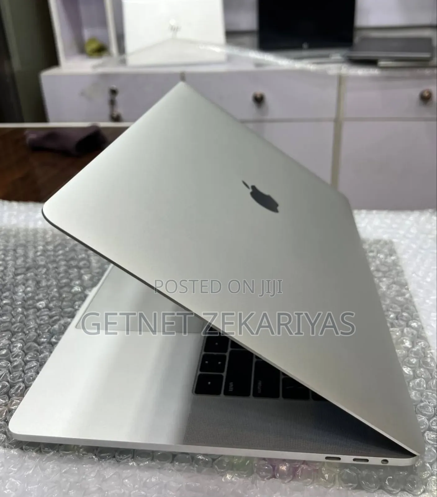 New Laptop Apple MacBook Pro 2018 16GB Intel Core I7 SSD 256GB