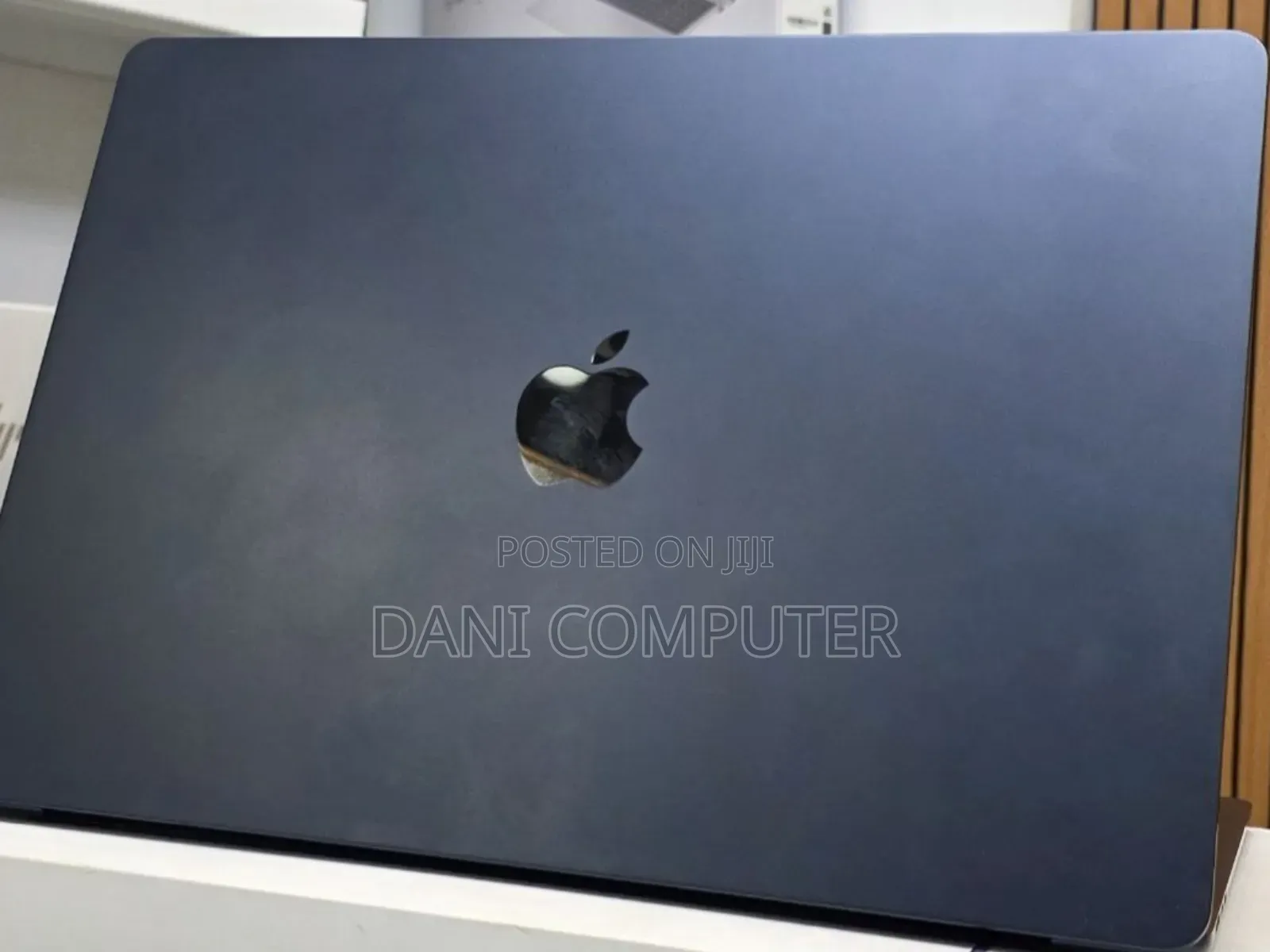 New Laptop Apple MacBook Air 2025 M4 15-Inch 16GB Apple M4 SSD 256GB