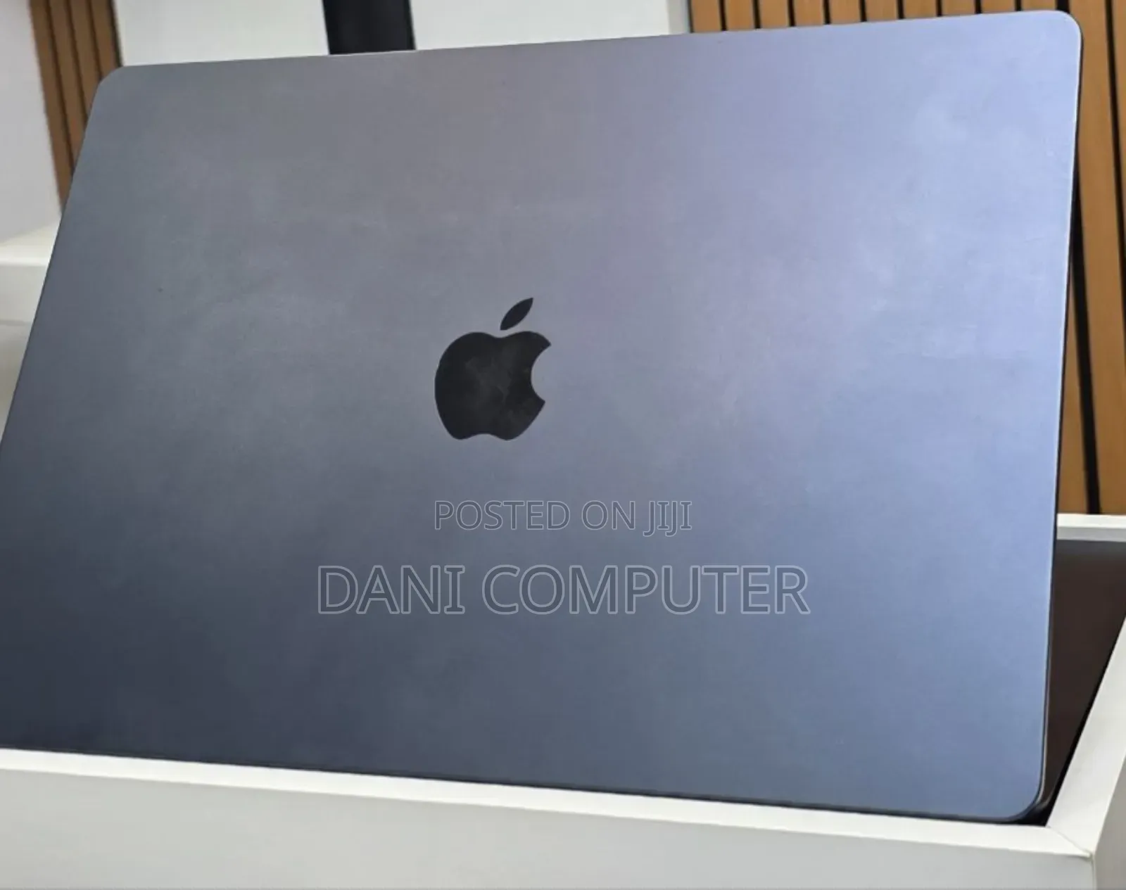 New Laptop Apple MacBook Air 2025 M4 15-Inch 16GB Apple M4 SSD 256GB