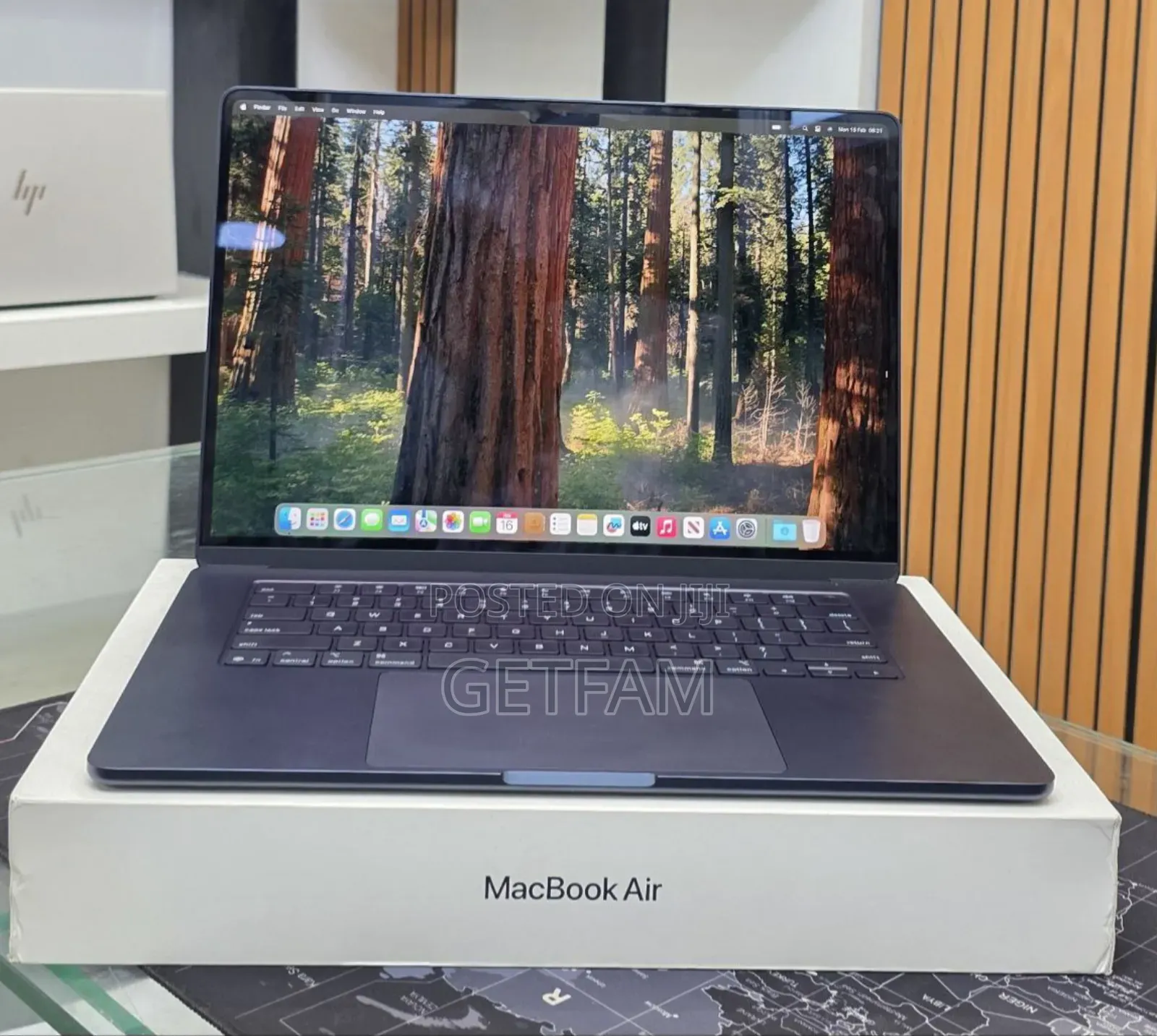 New Laptop Apple MacBook Air 2025 M4 15-Inch 16GB Apple M4 SSD 256GB