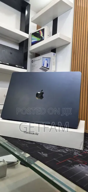 New Laptop Apple MacBook Air 2025 M4 15-Inch 16GB Apple M4 SSD 256GB