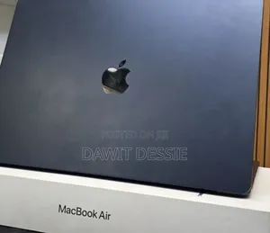 New Laptop Apple MacBook Air 2025 M4 15-Inch 16GB Apple M4 SSD 256GB