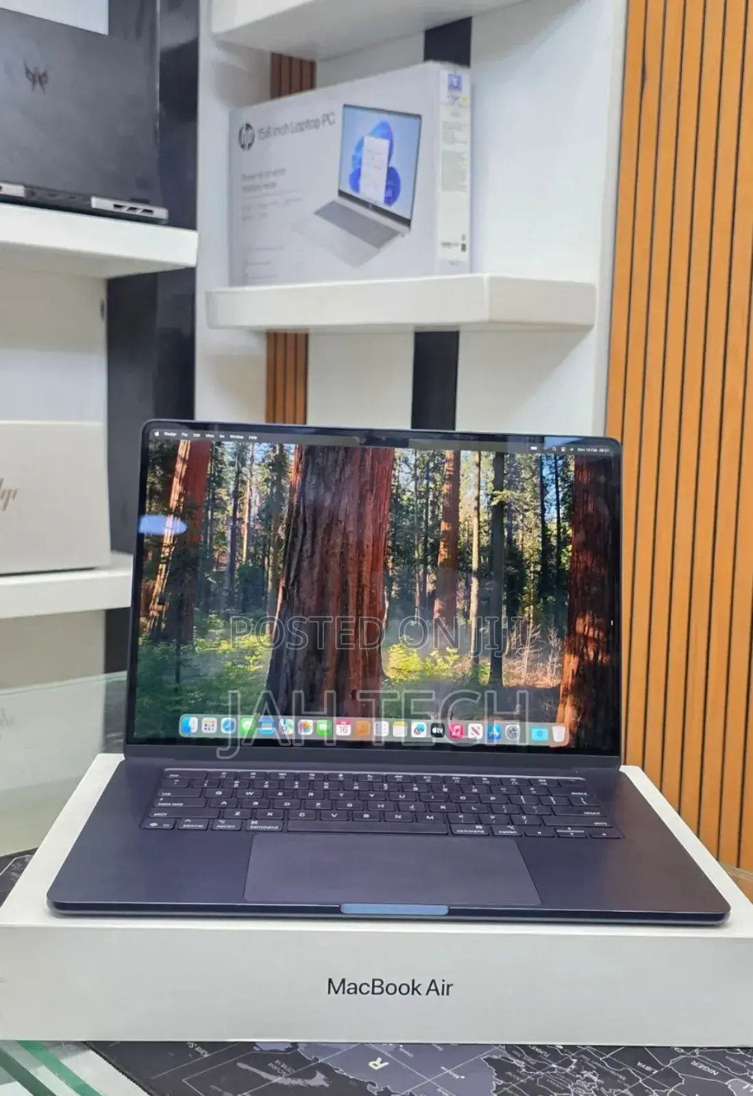 New Laptop Apple MacBook Air 2025 M4 15-Inch 16GB Apple M4 SSD 256GB
