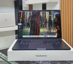 New Laptop Apple MacBook 16GB Apple M4 SSD 256GB