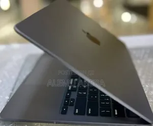 New Laptop Apple MacBook Air 2022 M2 8GB Apple M2 SSD 256GB