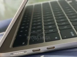 New Laptop Apple MacBook Air 2025 M4 13-Inch 16GB Apple M4 SSD 256GB