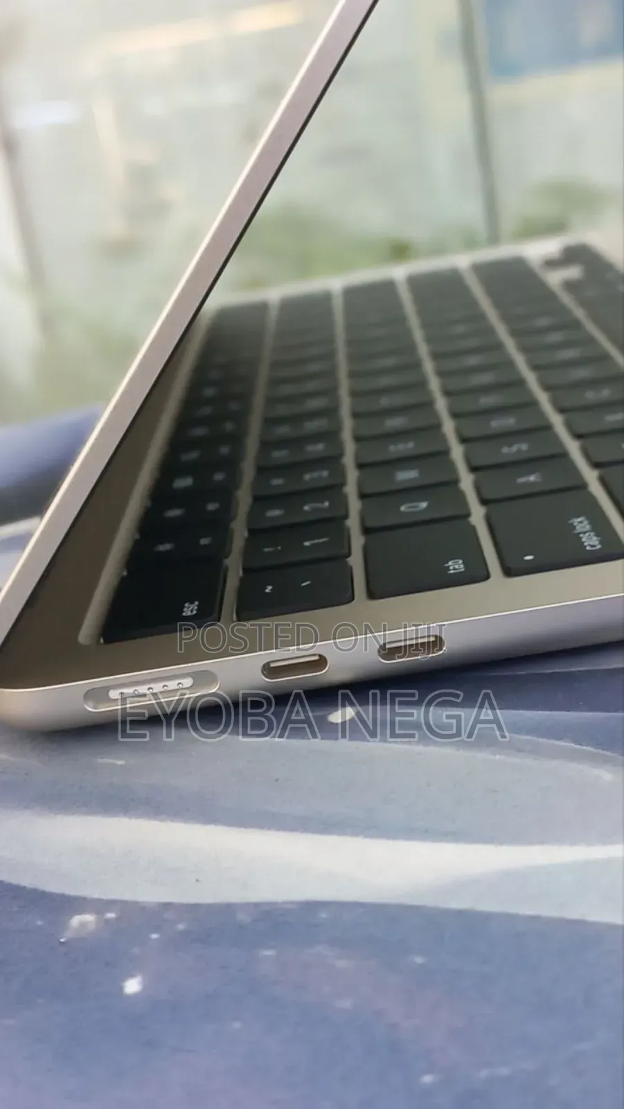 New Laptop Apple MacBook Air 2025 M4 13-Inch 16GB Apple M4 SSD 256GB