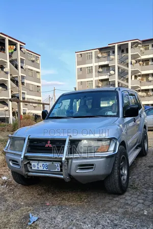 Mitsubishi Pajero 2002 Silver