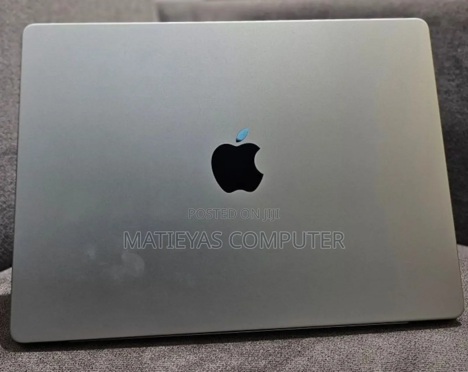 New Laptop Apple Macbook Pro 2025 M5 14-Inch 16GB Apple M5 SSD 512GB