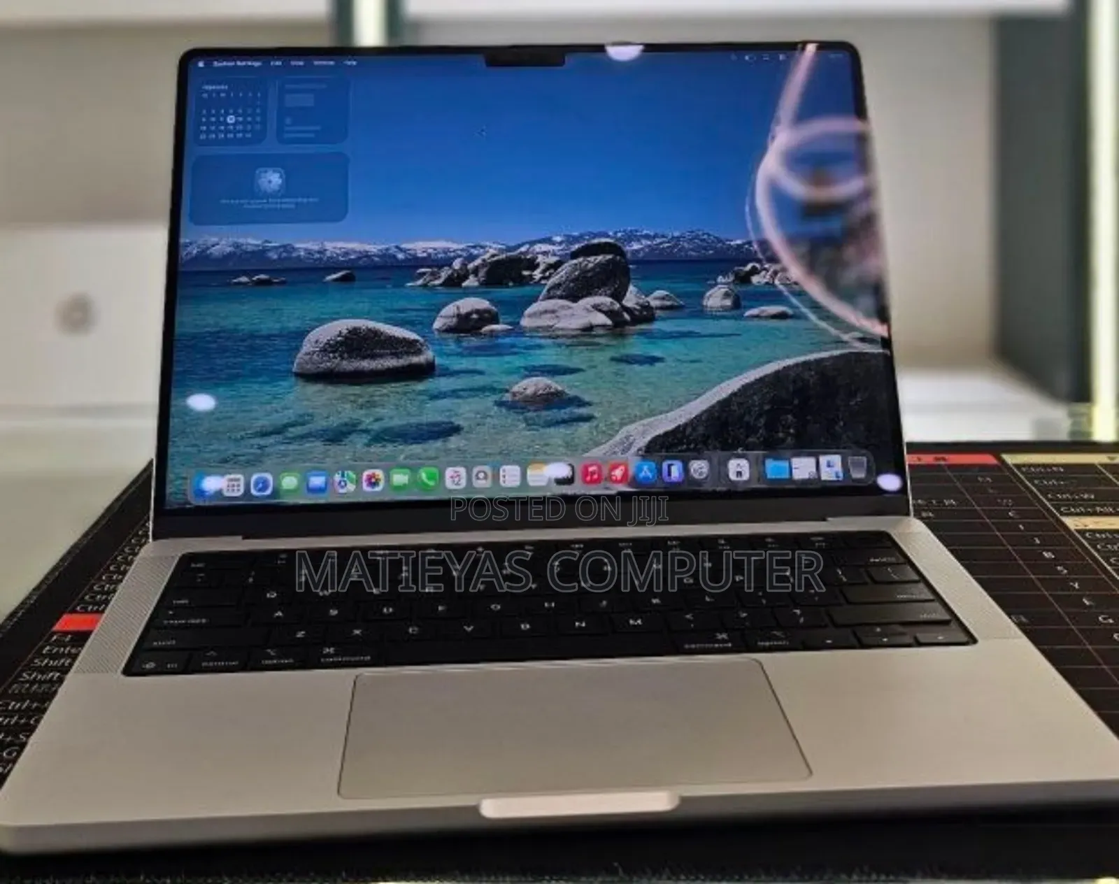 New Laptop Apple Macbook Pro 2025 M5 14-Inch 16GB Apple M5 SSD 512GB