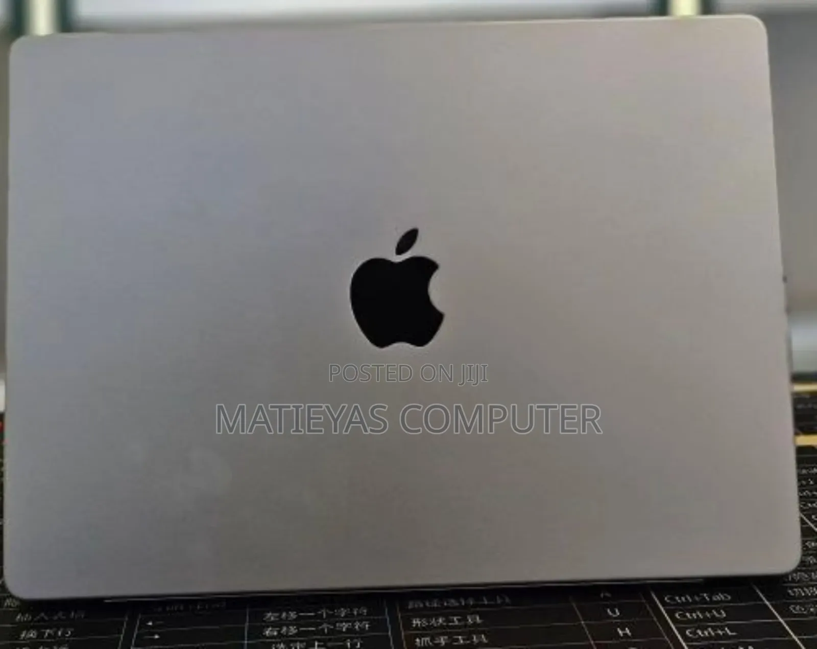 New Laptop Apple Macbook Pro 2025 M5 14-Inch 16GB Apple M5 SSD 512GB