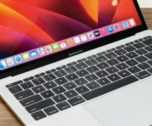 Laptop Apple MacBook Pro 2017 16GB Intel Core I7 SSD 512GB