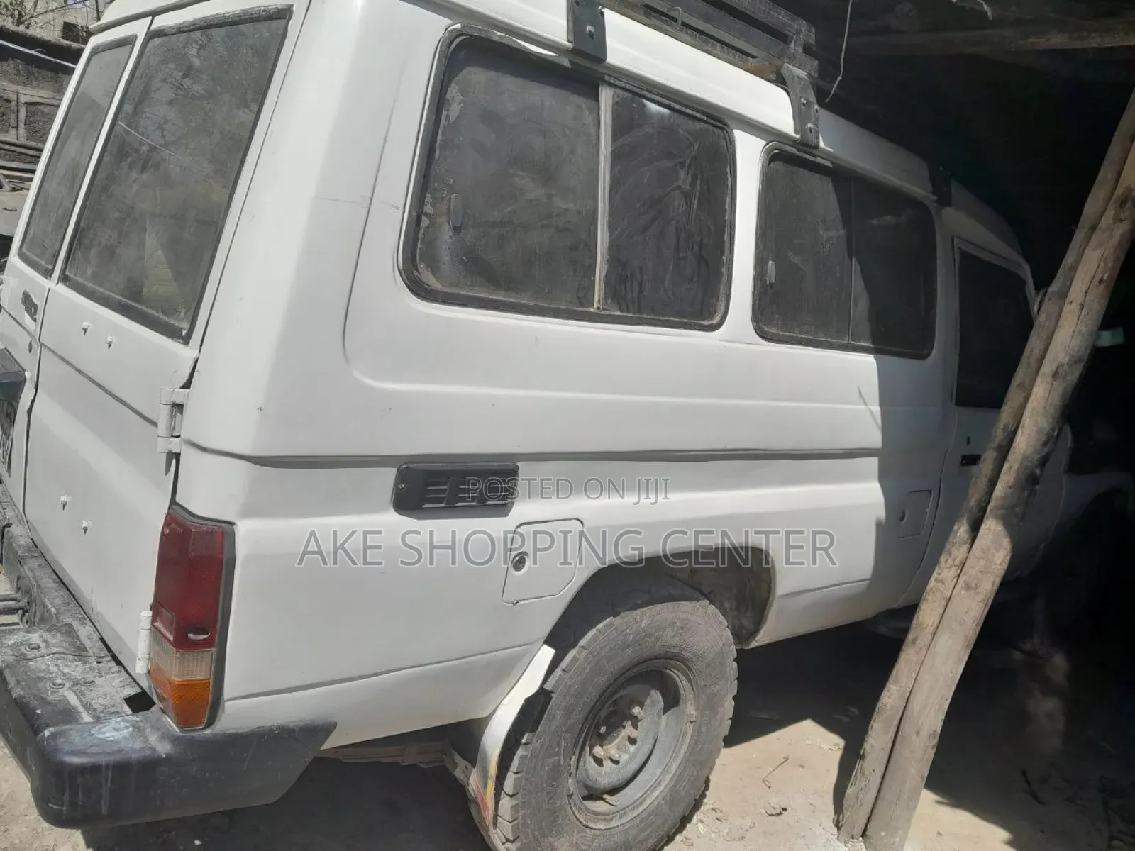 Toyota Land Cruiser 1989 White