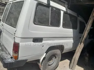 Toyota Land Cruiser 1989 White