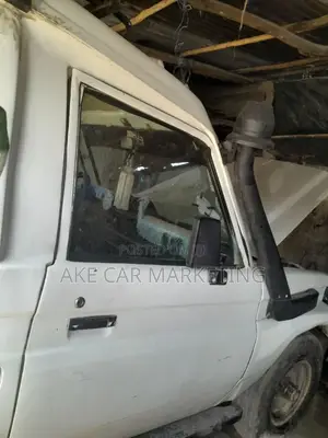 Toyota Land Cruiser 1989 White