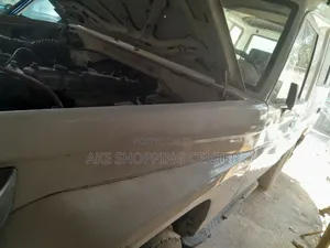 Toyota Land Cruiser 1989 White