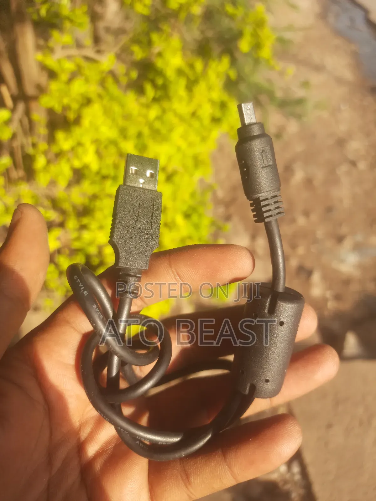 Usb To Mini 8-pin Data Transfer And Charging Cable