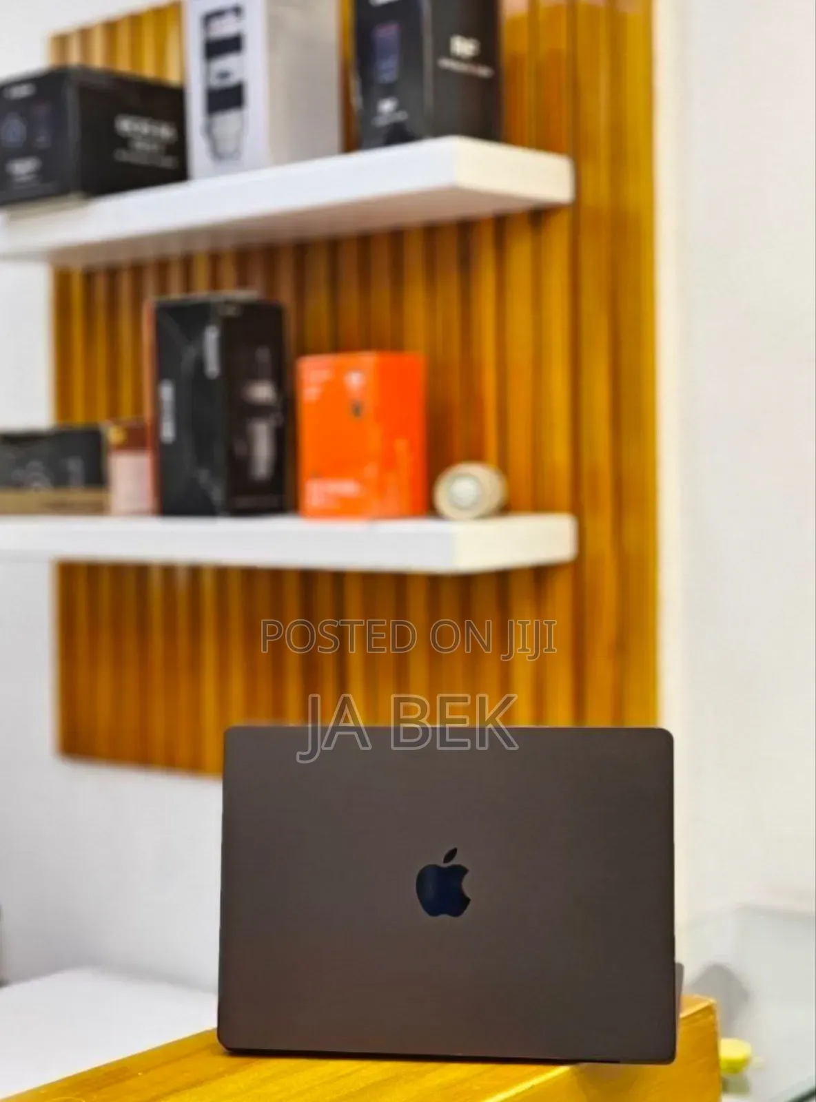 New Apple MacBook Pro 2023 M3 14-Inch 18GB Apple M3 Pro SSD 512GB