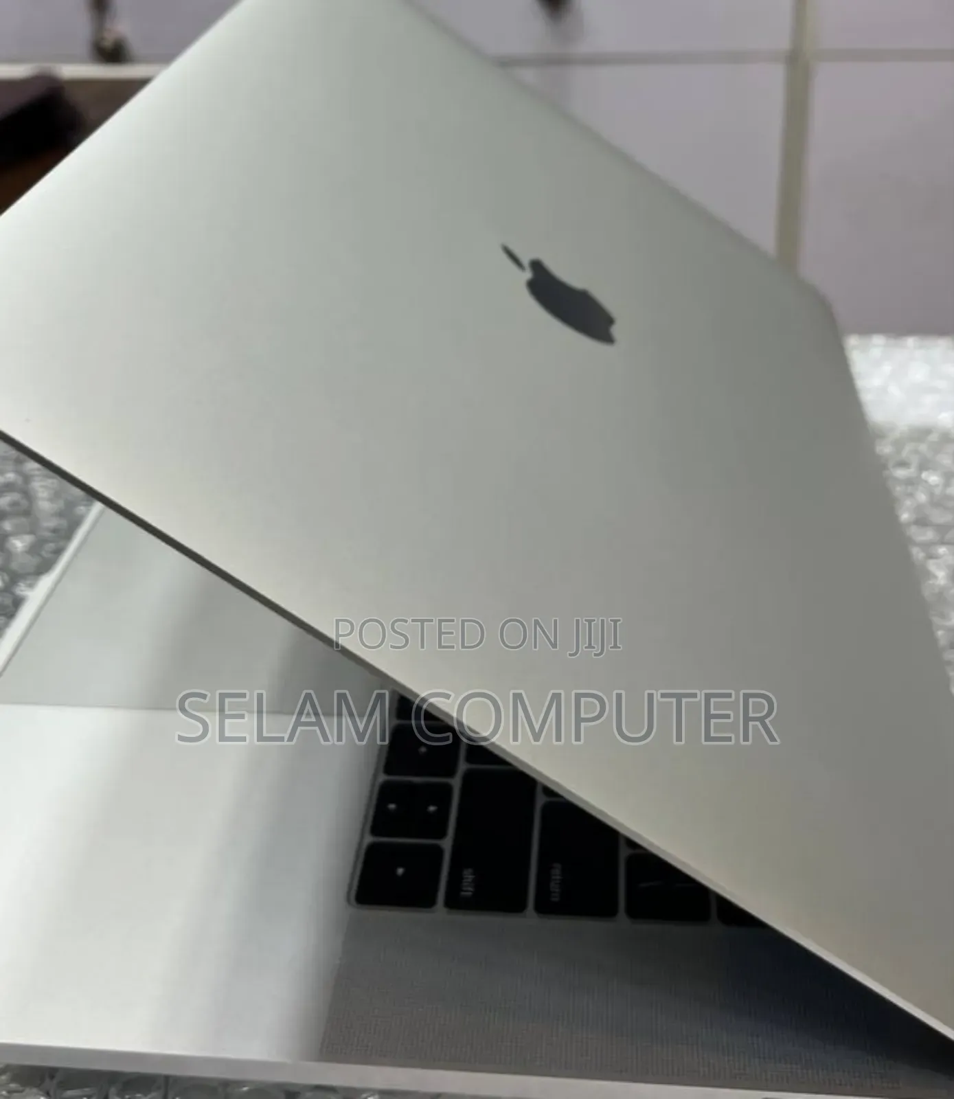 New Laptop Apple MacBook 2018 16GB Intel Core I7 SSD 256GB