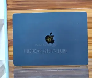 New Laptop Apple MacBook Air 2025 M4 13-Inch 16GB AMD A4 SSD 256GB