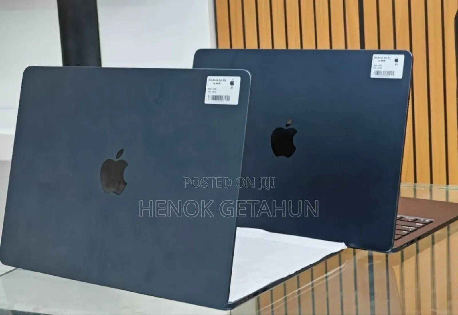 New Laptop Apple MacBook Air 2025 M4 13-Inch 16GB AMD A4 SSD 256GB