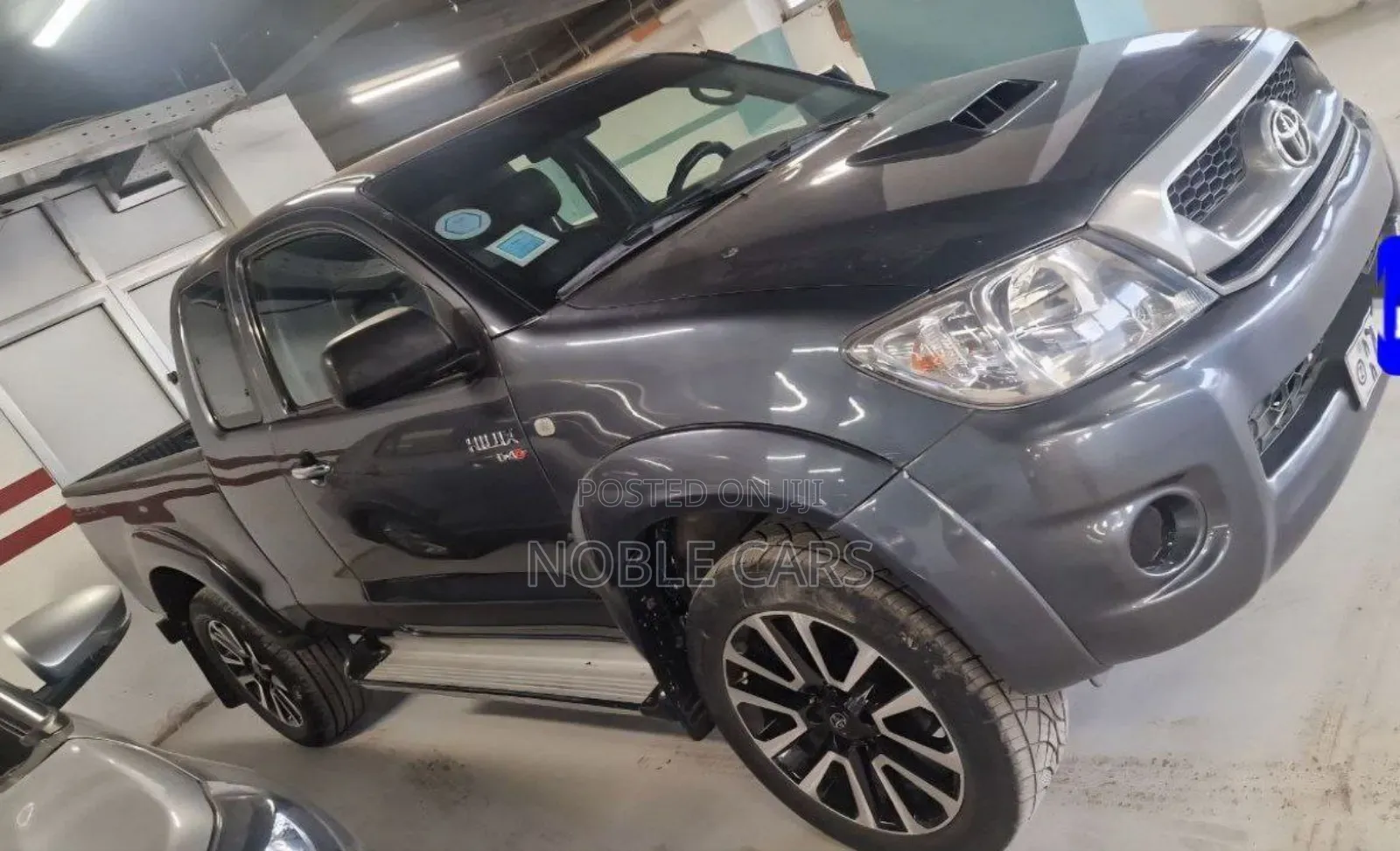 Toyota Hilux 2.5 D-4D 4X4 SRX 2011 Gray