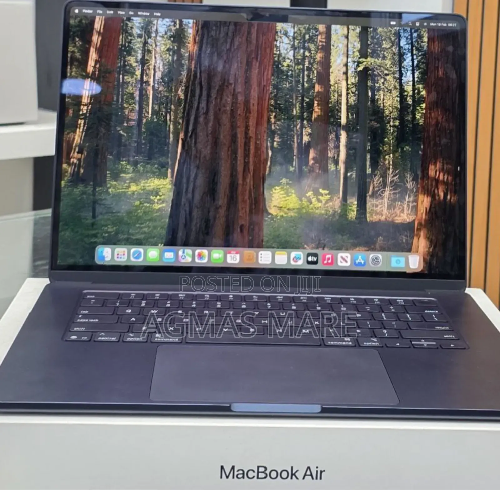 New Laptop Apple MacBook Air 2025 M4 15-Inch 16GB Apple M4 SSD 256GB