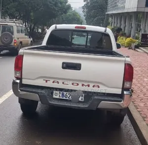 Toyota Tacoma 4dr Double Cab 2016 White
