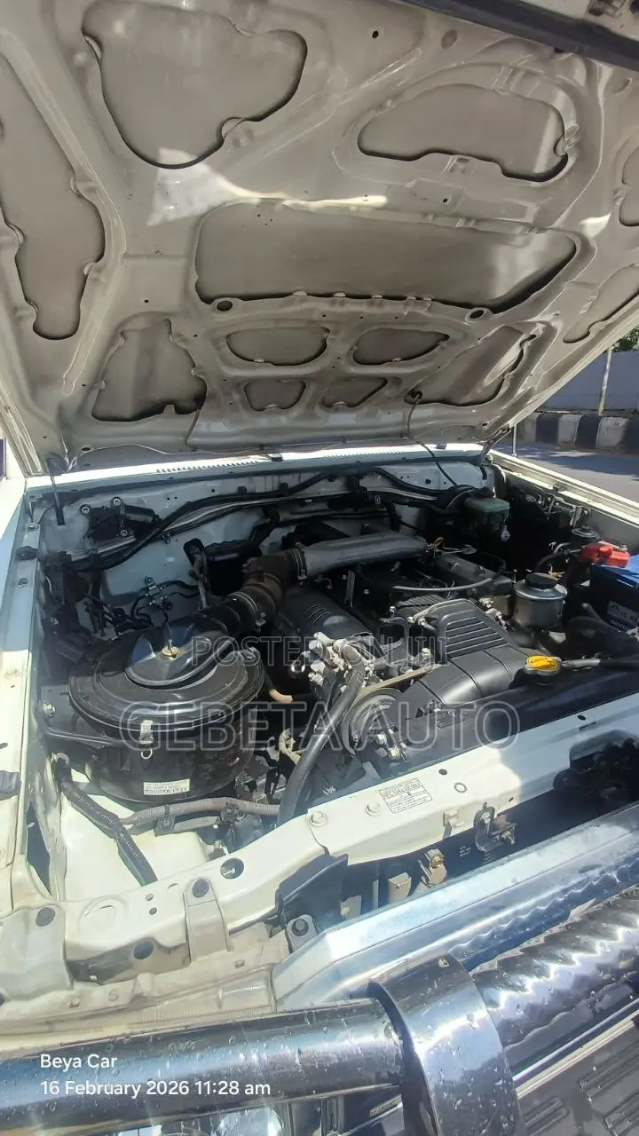 Toyota Land Cruiser 2015 White