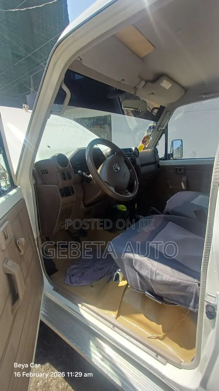 Toyota Land Cruiser 2015 White