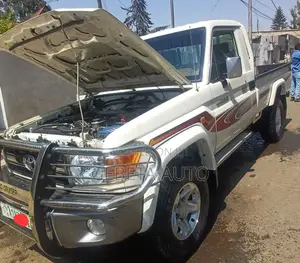 Toyota Land Cruiser 2015 White