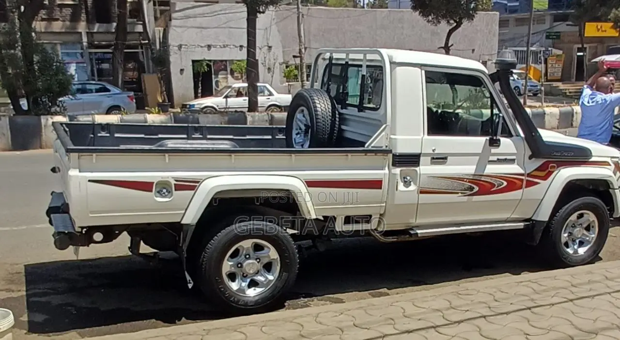 Toyota Land Cruiser 2015 White