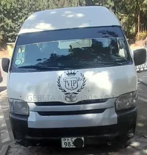 Toyota HiAce 2015