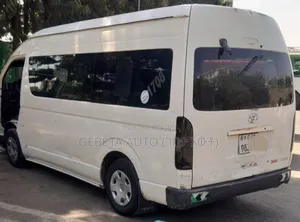 Toyota HiAce 2015