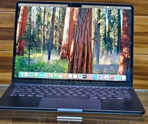 New Laptop Apple MacBook Air 2025 M4 13-Inch 16GB Apple M4 SSD 256GB