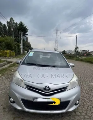 Toyota Yaris 2013 Silver