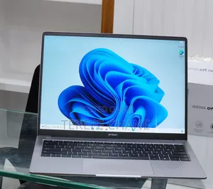 New Laptop 8GB Intel Core I7 SSD 512GB