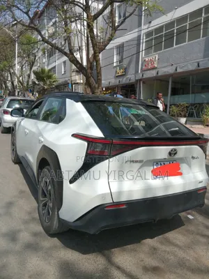 Toyota bZ4X 71.4 kWh AWD 2023 White