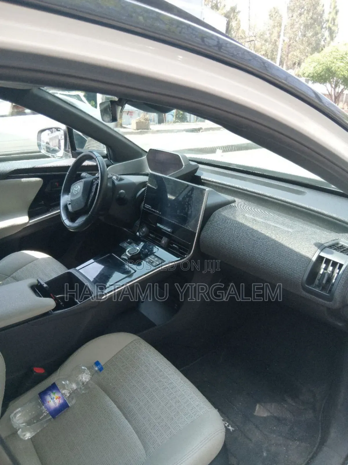 Toyota bZ4X 71.4 kWh AWD 2023 White