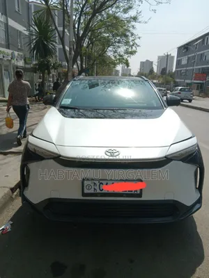 Toyota bZ4X 71.4 kWh AWD 2023 White